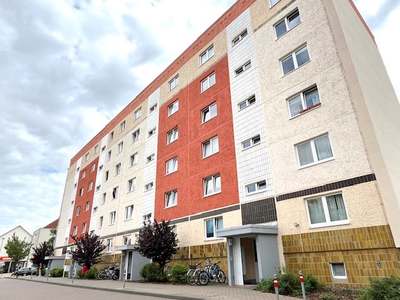 3-Raum Wohnung mit Badewanne.