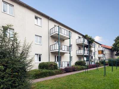 Zu sofort! Gemütliche 2-Zimmer-Wohnung mit Balkon und Tageslichtbad