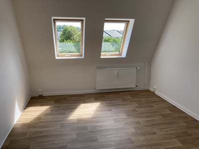 Ihr neues Zuhause: Helle Wohnung mit Badewanne, Balkon und Top-Verkehrsanbindung.