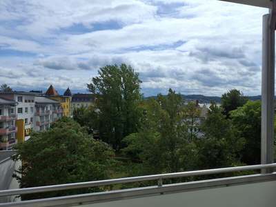 Große 3-Raum-Wohnung mit Balkon ins Grüne – Top Lage & Schnitt! · Zentrumsnähe · 3. Etage