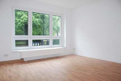 Helle 2-Raum-Wohnung mit Tageslichtbad und Balkon