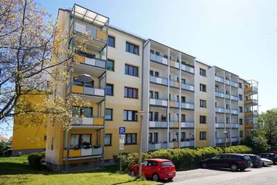 Helle kleine Vierraumwohnung – zentrumsnah mit großem Balkon · Zentrumsnähe · 3. Etage