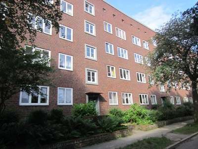 Frisch modernisiert: 2,5-Zimmer-Wohnung mit Loggia und Wannenbad!