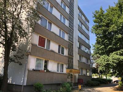 Nestbau für zwei: Frisch sanierte 2-Zimmer-Wohnung mit „Balkonien“-Aussicht (WBS erforderlich)
