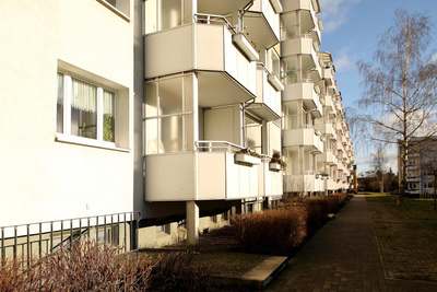 Balkon ... Küche und Bad mit Fenster ... Vogelviertel ... · 4. Etage · Genossenschaft · Genossenschaftsanteile: 1.280,00 € · Eintrittsgeld: 50,00 € · Verfügbarkeit: sofort