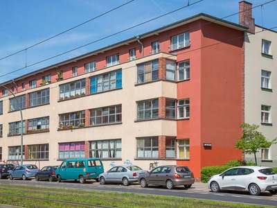 Sanierte 2-Zimmerwohnung mit Vinylboden und gefliester Küche im Dachgeschoss - Verfügbar zum 20.10.2026!