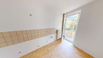 Altbauwohnung mit Balkon und Tageslichtbad · frei ab 01.10.2026