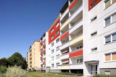 ... Ideale 4 - Raumwohnung mit Süd-Balkon! ... · 5. Etage · Genossenschaft · Genossenschaftsanteile: 1.440,00 € · Eintrittsgeld: 50,00 € · Verfügbarkeit: sofort