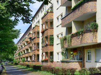 Gut geschnittene Wohnung in begehrter Wohnlage! Renovierung erforderlich! Wir kommen Ihnen entgegen!