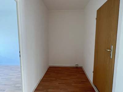 Komfortable Wohnung mit Balkon, Wannenbad und großzügiger Fensterküche für Genießer