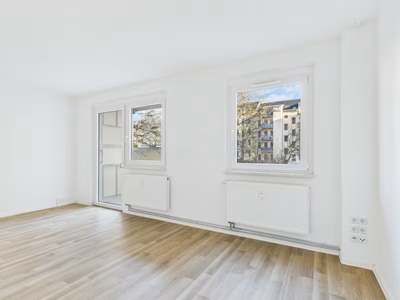 Erstbezug nach Sanierung! 3 Zimmer mit Balkon und Bad mit Dusche und Wanne