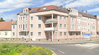 großzügige 3-Zimmer-Wohnung in Hochparterre · Top 1+2