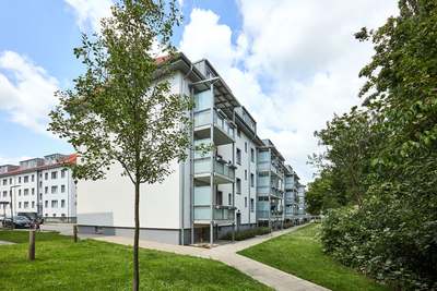 Frei ab sofort! - Gutgeschnittene Wohnung mit Balkon im modernisierten Mehrparteienhaus