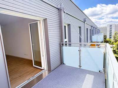 Alles NEU: 3-Zi.- EOF Wohnung mit WBS Einkommensstufe II für 513,00 Euro KM inkl. Förderung · frei ab 01.11.2026
