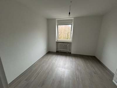 Ansprechende 3-Zimmer-Wohnung mit Wand und Bodenbelag