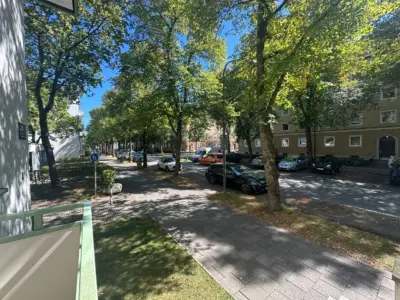 Balkonwohnung im Erdgeschoss mit 2,5 Zimmern in München – Weißenseestraße · frei ab 15.10.2026