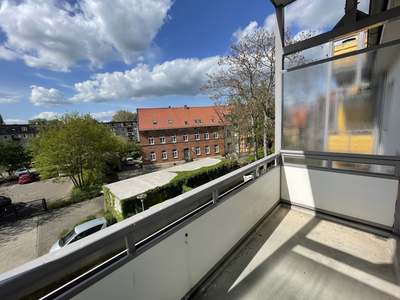 Schnell sein! Frisch renovierte 3-Zimmer-Wohnung mit Balkon!