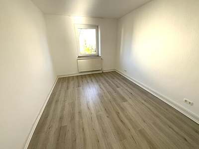 3-Zimmer, Badewanne und Garten
