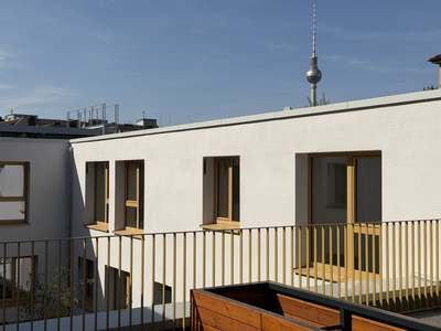 Moderne Familien-4-Zimmer-Wohnung mit Dachterrasse in Mitte