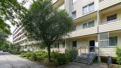 3 Raum Wohnung mit Balkon und Aufzug