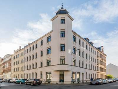 3 Raum Wohnung im Dachgeschoss mit Einbauküche in Sanierung