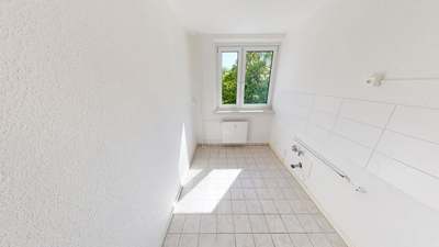 Ebenerdig erreichbare 2-Raum-Wohnung mit Balkon in begrünter Wohnlage · frei ab 01.10.2026