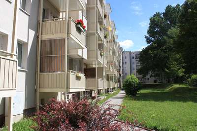 2-Raum-Wohnung in begrünter Wohnanlage · frei ab 16.10.2026