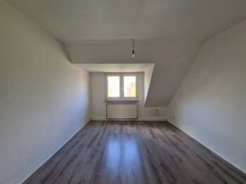 *Gemütliche Dachgeschosswohnung im Herzen der D...
