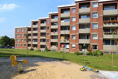 **WBS erforderlich**4-Zimmer mit neuem Laminat und neuen Türen und Balkon!