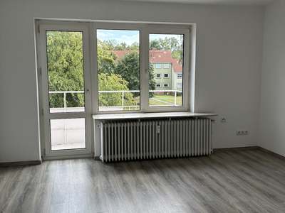 Familienhit mit Balkon und Tageslichtbad - Frisch renovierte 3-Zimmer-Wohnung