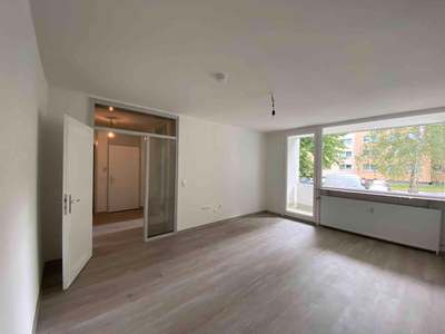 schöne 3-Zimmer-Wohnung mit großem Wohnzimmer und frisch renoviert
