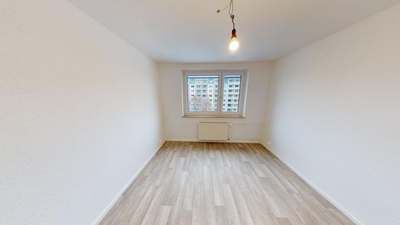 Nahe Theaterplatz gelegene 2-Raum-Wohnung mit Badewanne · frei ab 01.10.2026