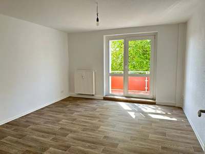 3-Raum-Wohnung mit Balkon und Badewanne · Dessau-Innenstadt/Mitte · Verfügbarkeit: sofort