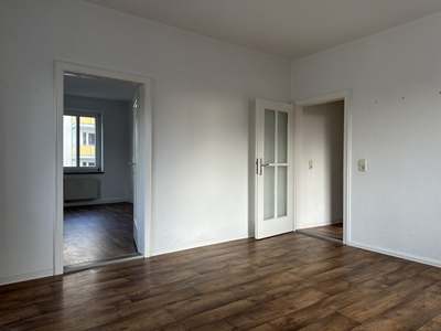 Ruhiges Wohnjuwel: Lichtdurchflutete 2-Zimmer-Wohnung in begehrter Spielstraße · Zentrumsnähe · 1. Etage