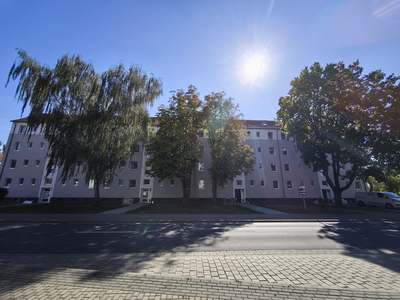 Sanierter Wohnblock: Moderne 3-RW mit Balkon und Tageslichtbad