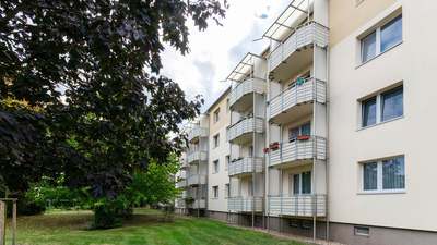 Schöne Dreizimmerwohnung mit Balkon und Badewanne in Böhlitz-Ehrenberg · frei ab 21.09.2026