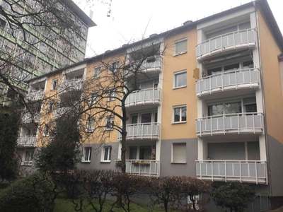 Saniert: zentrale 2-Zimmerwohnung im Erdgeschoss mit Balkon