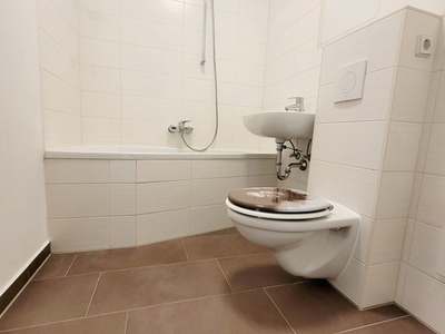 3-Zimmer mit Balkon und Aufzug · Friedeburg · 3.OG · Verfügbarkeit: sofort