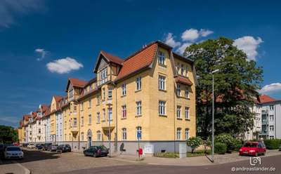 Kleine 2-Raum-Wohnung im Altbau · frei ab 01.12.2026