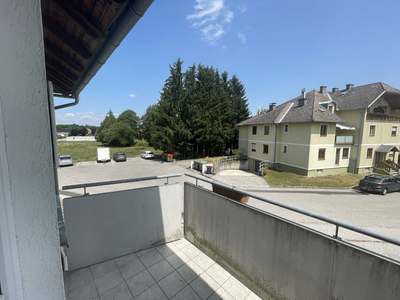 Sanierte 2-Zimmer-Whg mit Balkon inkl. Garagenplatz · Top 4