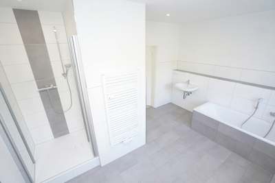 Frisch saniert / Balkon / Wanne & Dusche · frei ab 31.08.2026