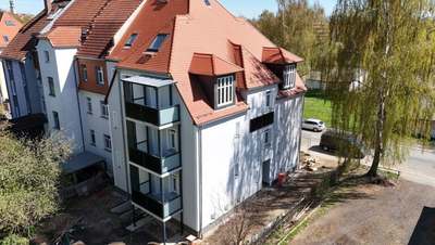 "Familiennester" - Sanierte geräumige 4-Raum-Wohnung mit Balkon in bester Lage · 1. Etage · frei ab 01.11.2026