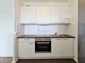 Große 3-Zimmer-Wohnung mit Einbauküche und halb...