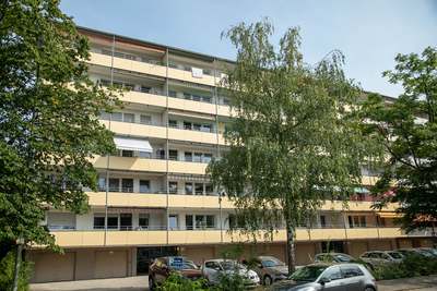Grosszügige 4-Zimmer-Wohnung mit 2 Balkonen · frei ab 01.12.2026 · Genossenschaft: Mitglieder haben Vorrang; Vergabebedingungen beachten · Bewerbungsende Donnerstag, der 24.09.2026 um 23:59 Uhr
