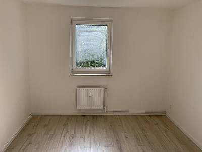 2-Zimmer-Wohnung mit neuem Bad und Laminatboden