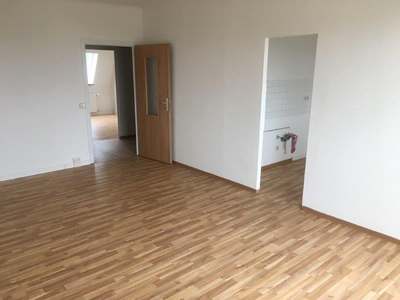 Einziehen & wohlfühlen: Modernes Zuhause mit Balkon und stylischem Bad im Zentrum.