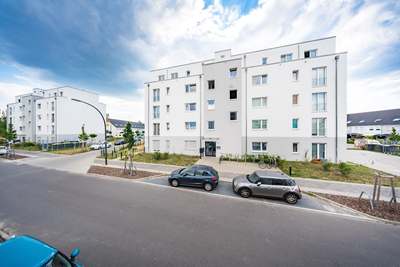 Moderne und schöne Dachgeschosswohnung mit großer Terrasse in Falkenberg neu zu vermieten