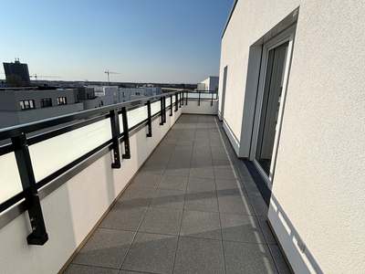 3 Zimmer, innenliegendes Bad mit Badewanne, Wohnküche, Gäste-WC mit Dusche und Dachterrasse · Verfügbarkeit: ab sofort · Genossenschaft – Mitgliedschaft/Vergabebedingungen beachten