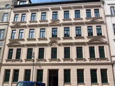Gneisenaustraße! sanierte 3 Zimmer Wohnung mit Balkon und Einbauküche!
