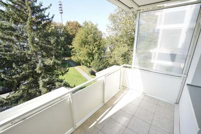 Balkon / Ruhige Lage / Badewanne · frei ab 13.10.2026